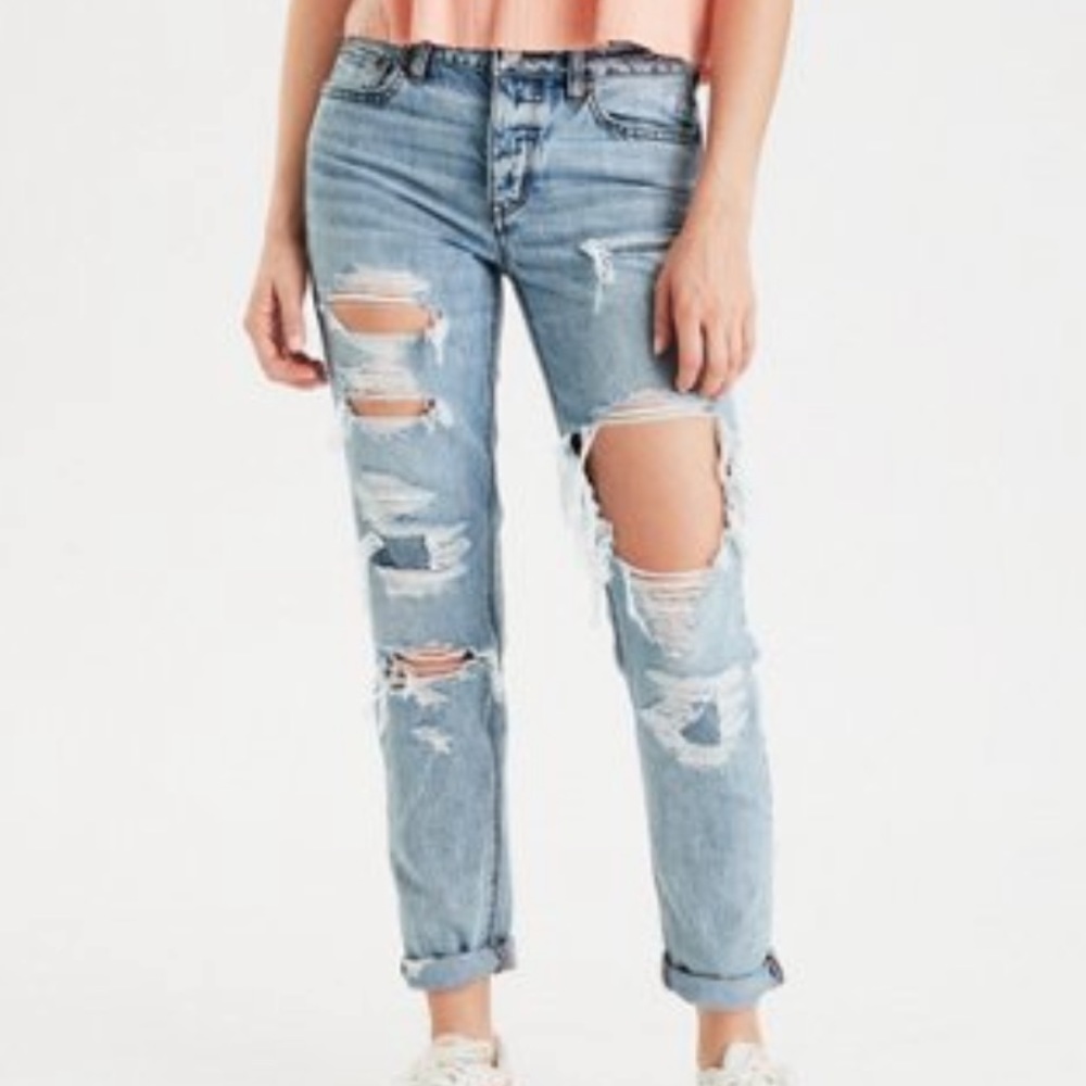 American Eagle Distressed Tomgirl Jeans